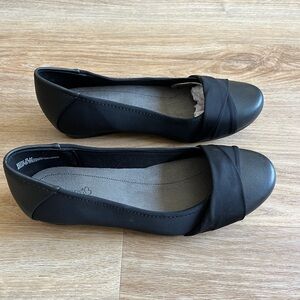 🔖🔖CLEARANCE 🔖🔖BareTraps memory foam slip on shoes